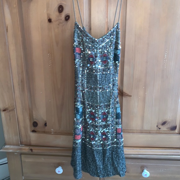 Detailed beaded mini dress - Picture 2 of 6